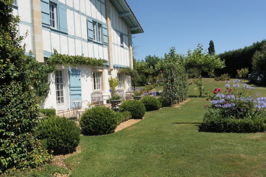 Bed and Breakfast Les Volets Bleus Arcangues Esterno foto
